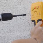 DETECTOR FOR LIVE WIRING AND METAL AND WOODEN STUDS