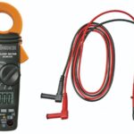 DIGITAL CLAMP MULTIMETER WITH DATA-HOLD FUNCTION AND BACKLIGHT