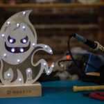 Halloween Φαντασματάκι Κιτ συγκόλλησης, πλακέτα XL με βάση, εκπαιδευτικό και δημιουργικό κιτ κατασκευής STEM  /  Gruesome ghost, Soldering kit, XL board,  with holder, educational and creative STEM building kit